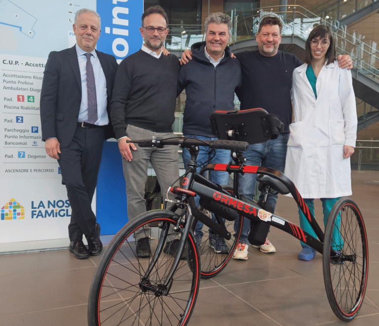 Nuova speranza per i bambini con disabilità: l’Associazione Sassetti dona una bici speciale per lo sport e l’inclusione